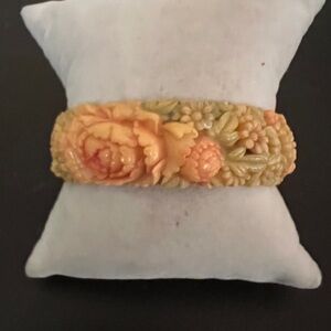 Vintage carved celluloid floral leaves bangle bracelet EUC